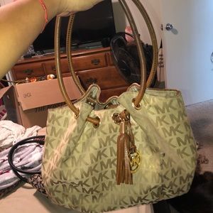 Authentic Michael Kors bag really pretty color